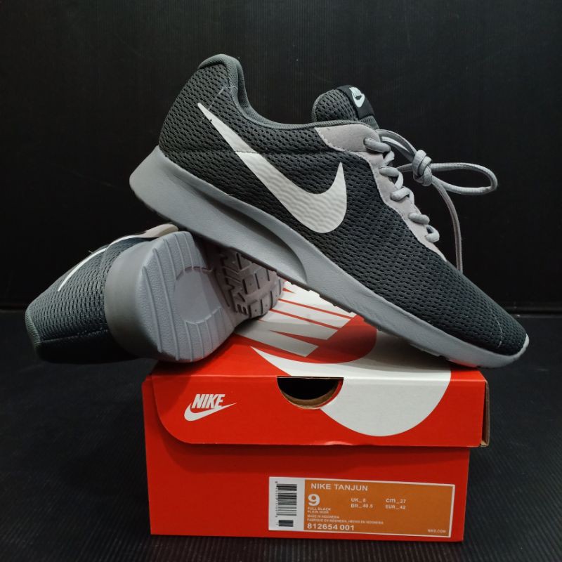 nike tanjun racer red