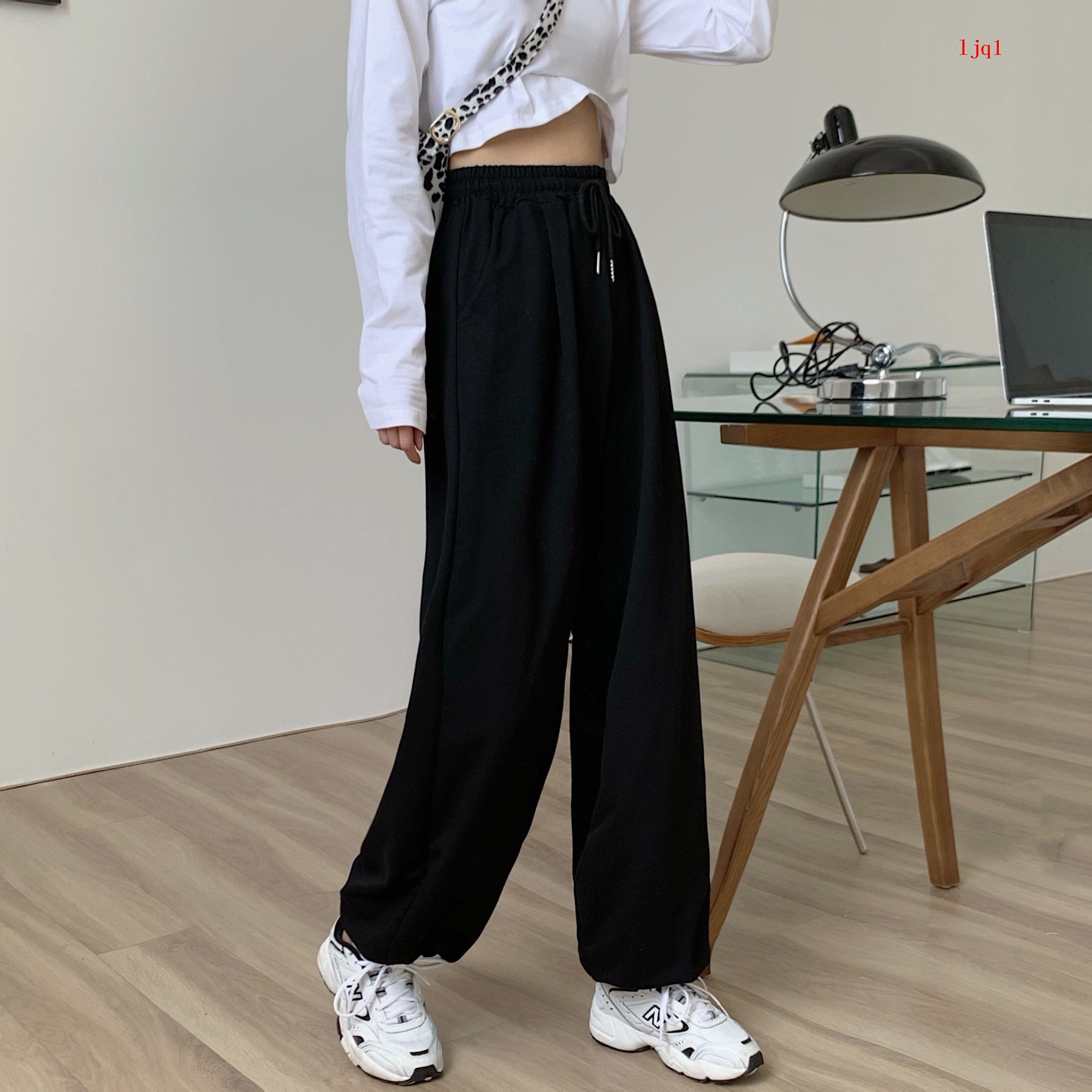 women's loose fit sweatpants