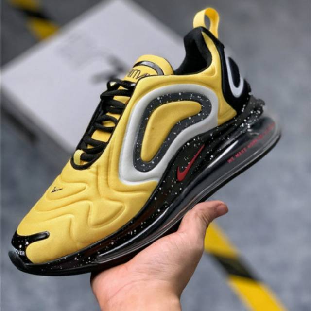 yellow and black nike trainers