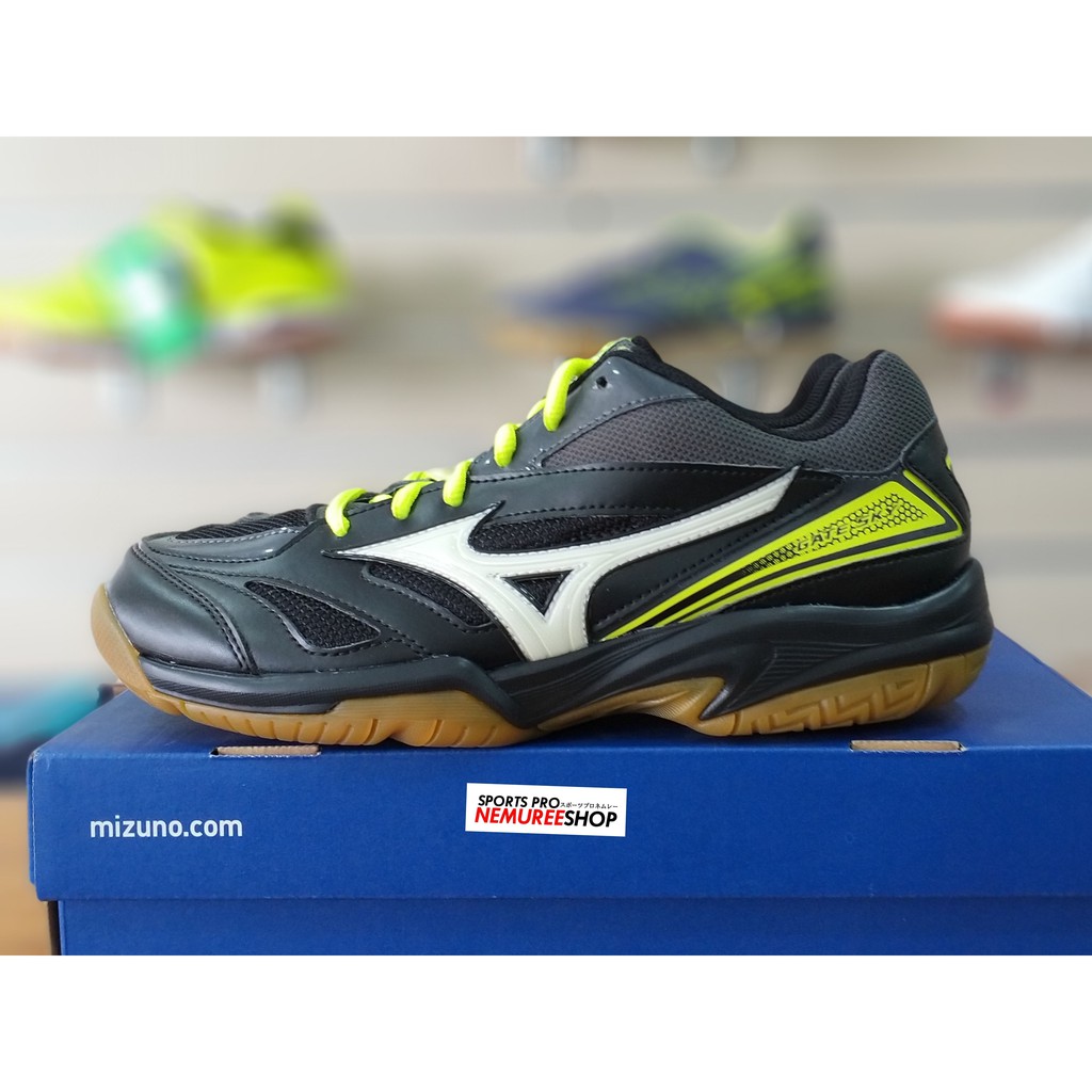 mizuno badminton shoes singapore