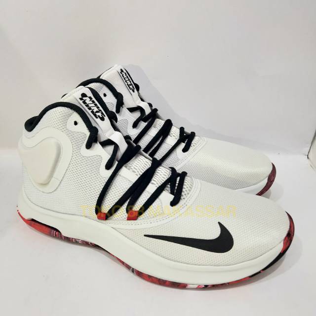 nike air versatile 4