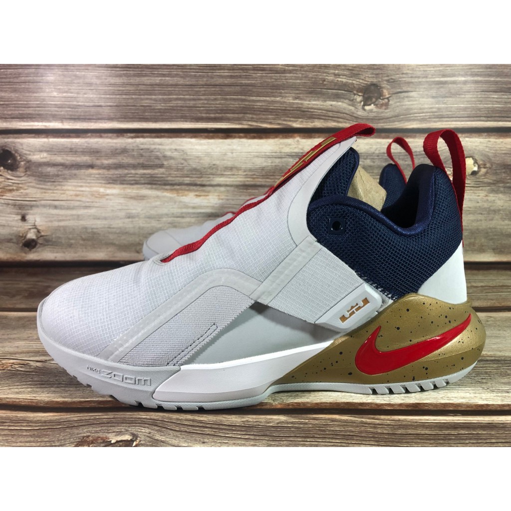 gray nike basketball shoes