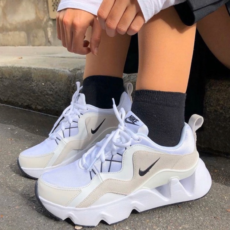 Nike Sneaker Nike Ryz 365 On Feet Nike Ryz 365 White Black