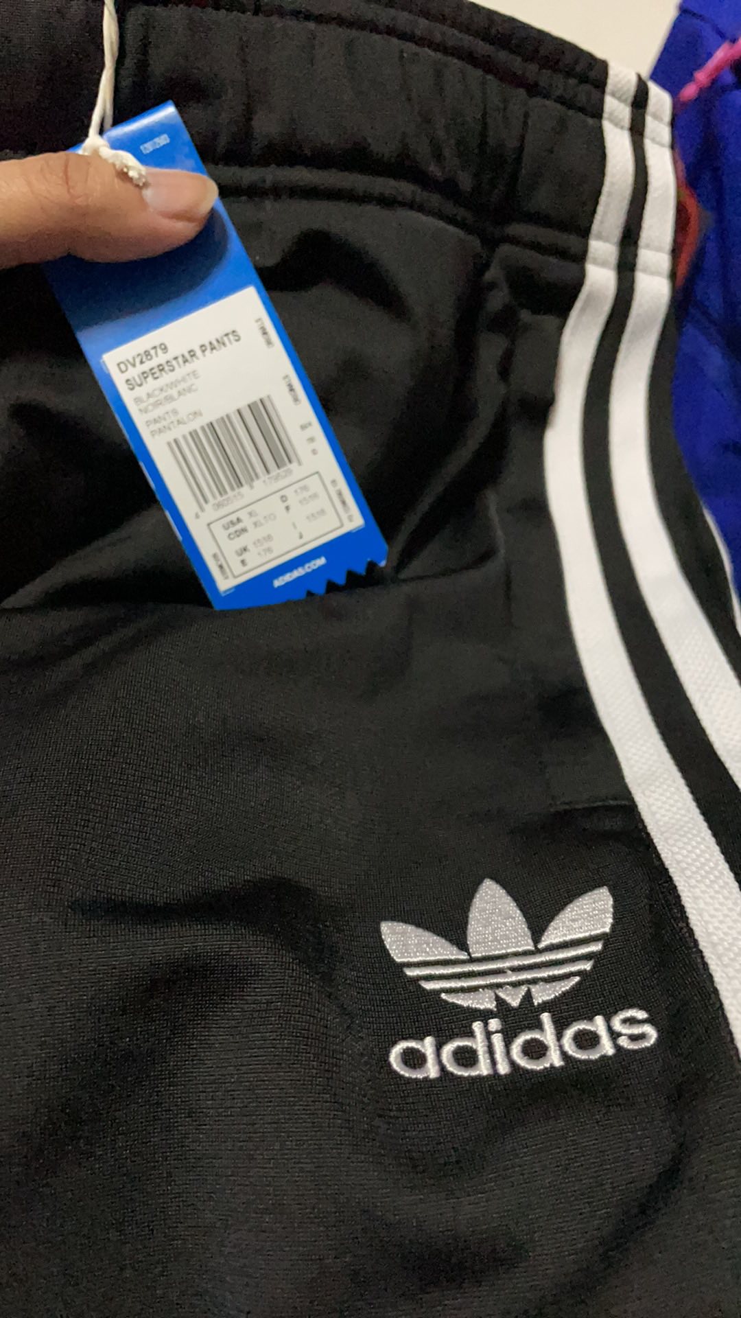 dv2879 adidas