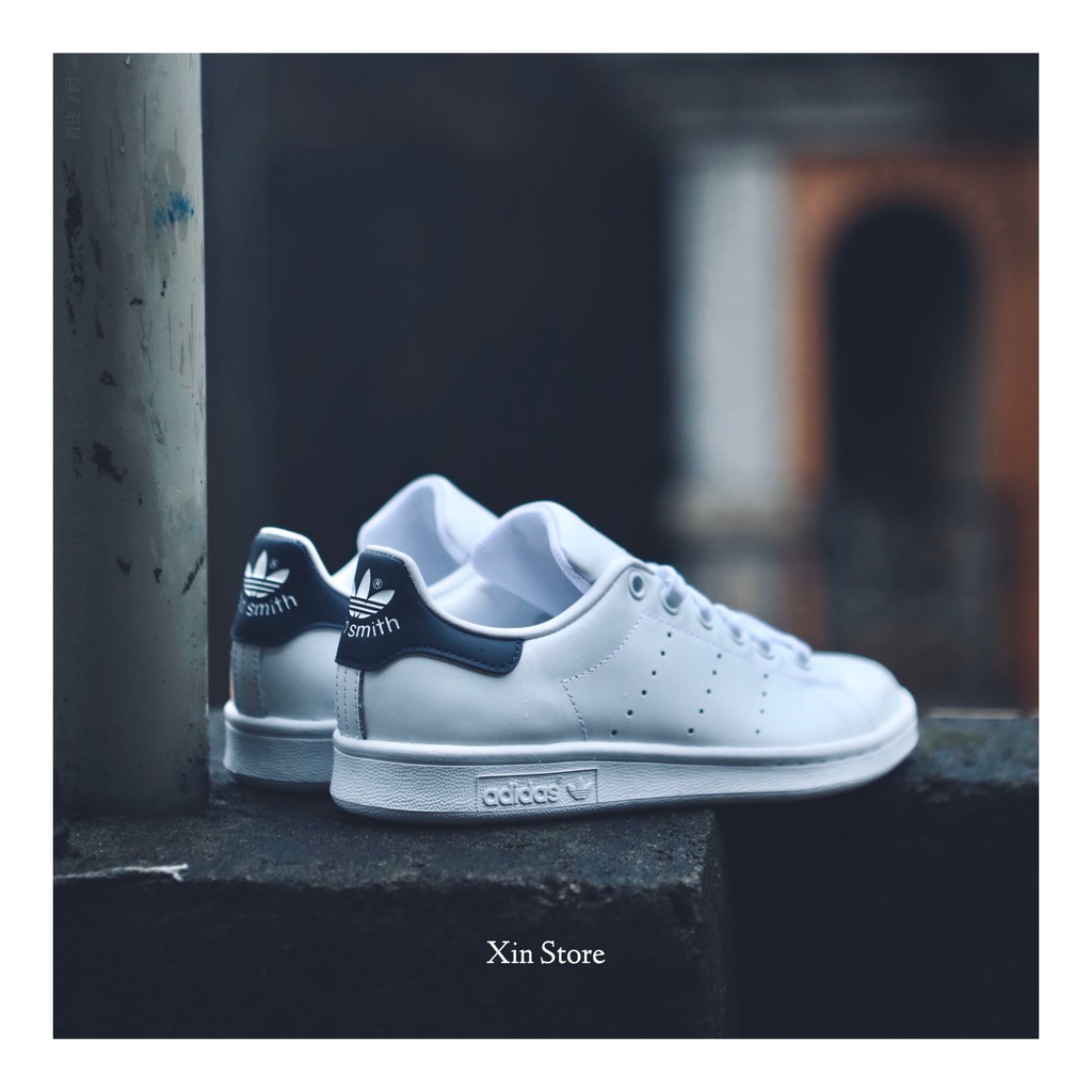 lace up stan smiths