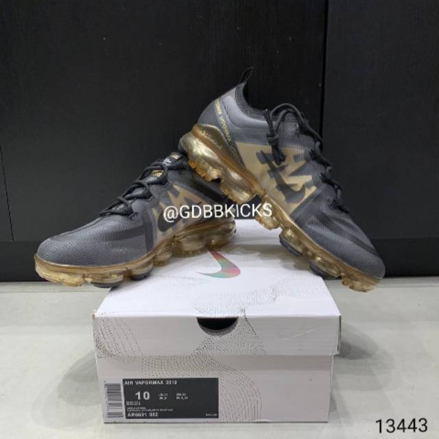 nike vapormax gold black