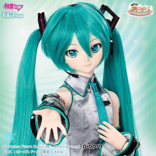 hatsune miku dollfie