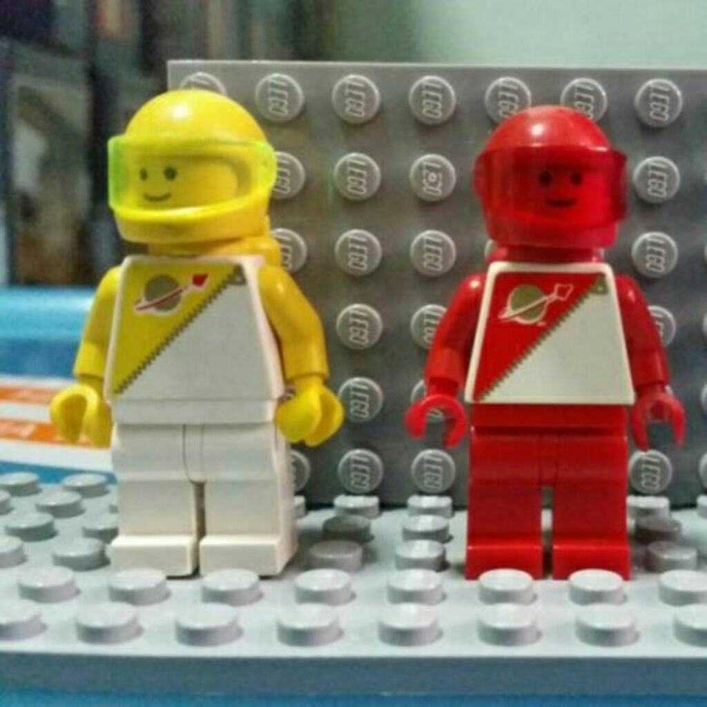 Lego Minifigure Yellow Futuron Space Minifig 