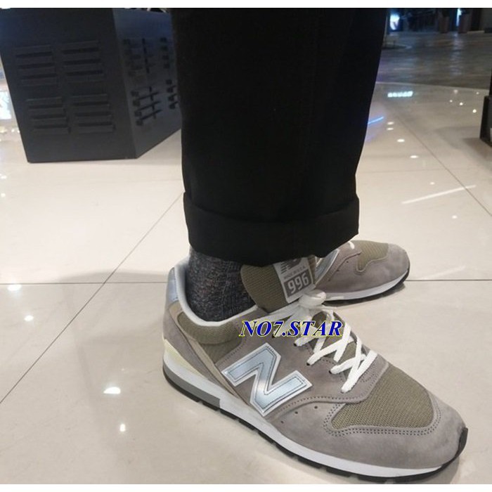 new balance 996 grey on feet