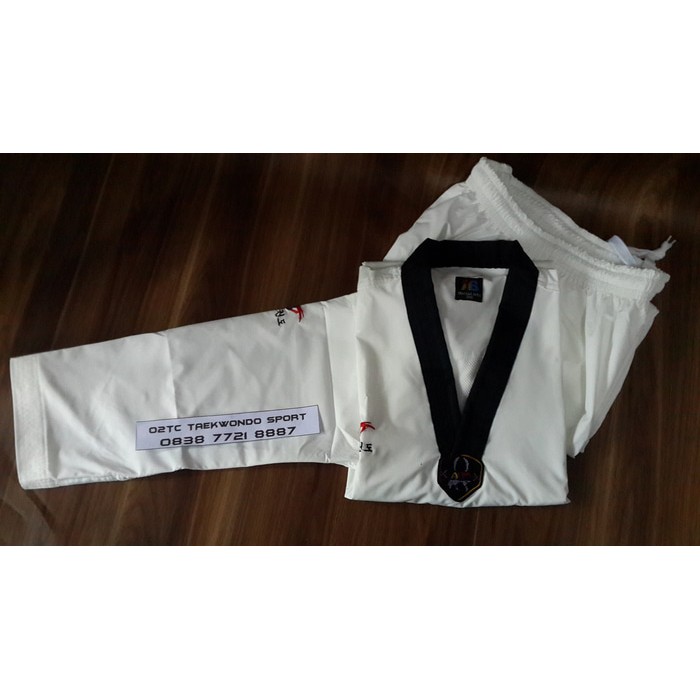 dobok taekwondo fighter