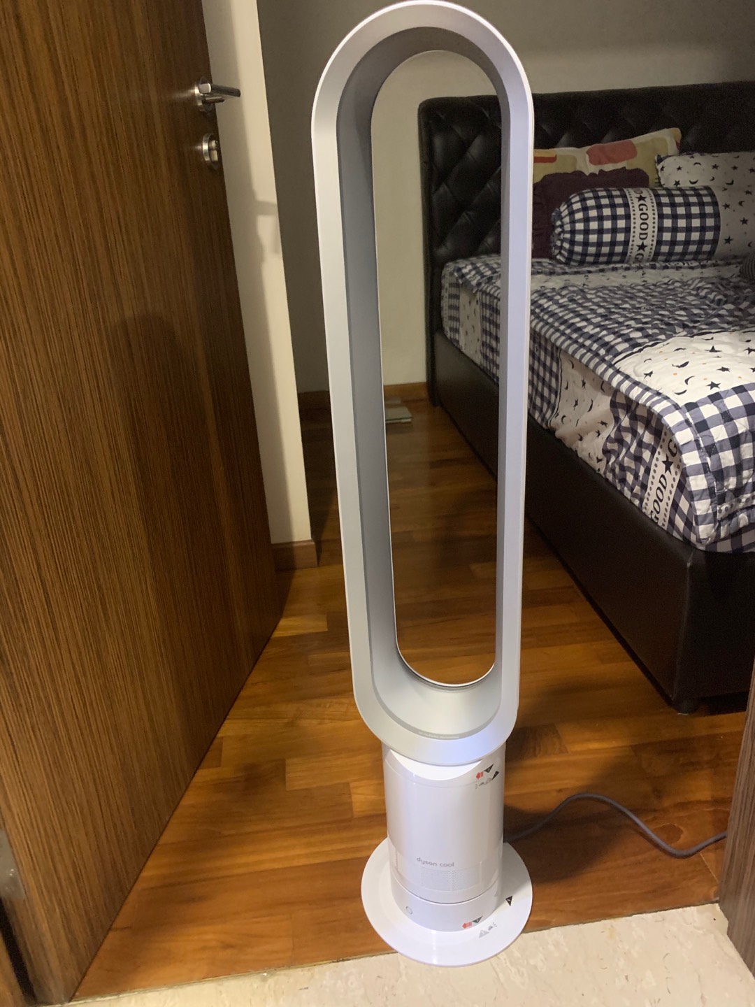 Dyson AM07 Bladeless Tower Fan (White Silver) | Shopee Singapore