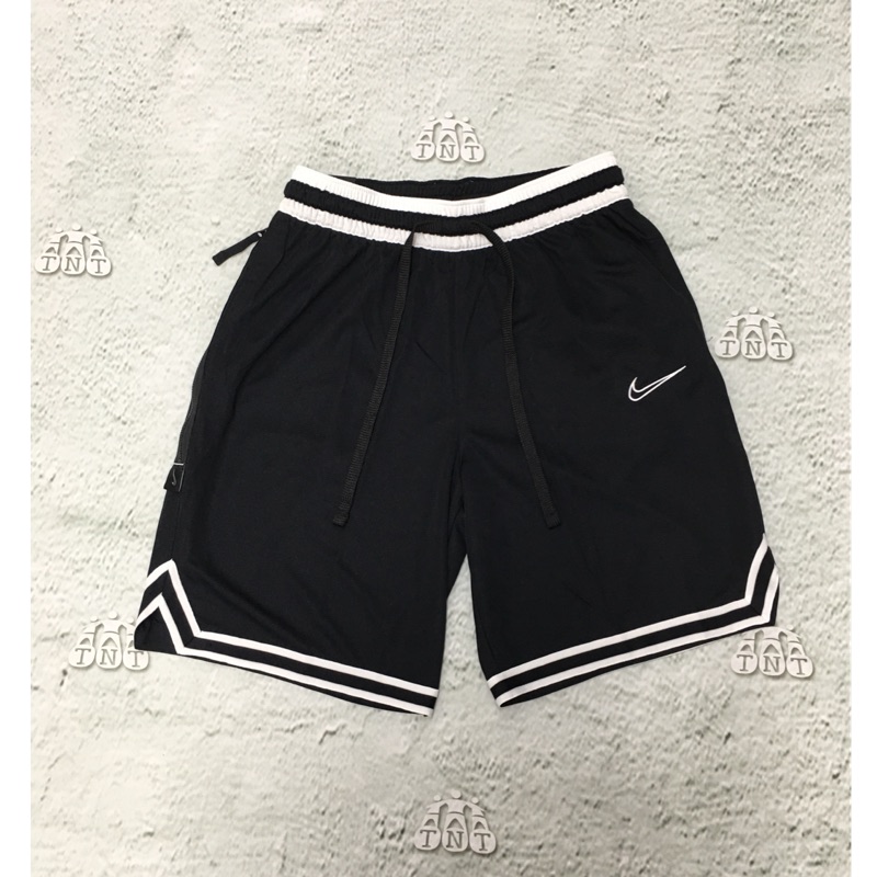 nike basketball shorts with zipper pockets