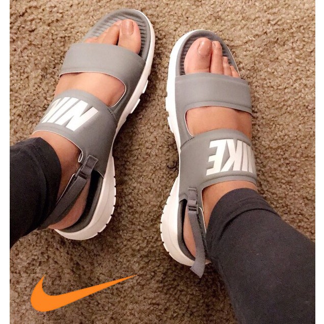 BRAND NEW NIKE Women,s Tanjun Sandal 