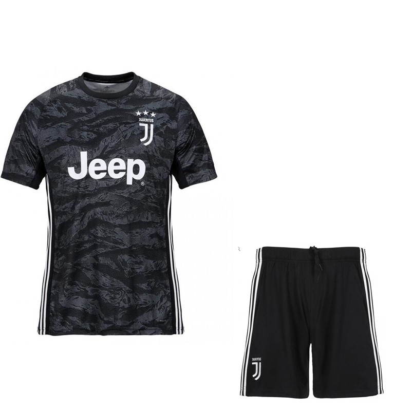 juventus home goalkeeper kit