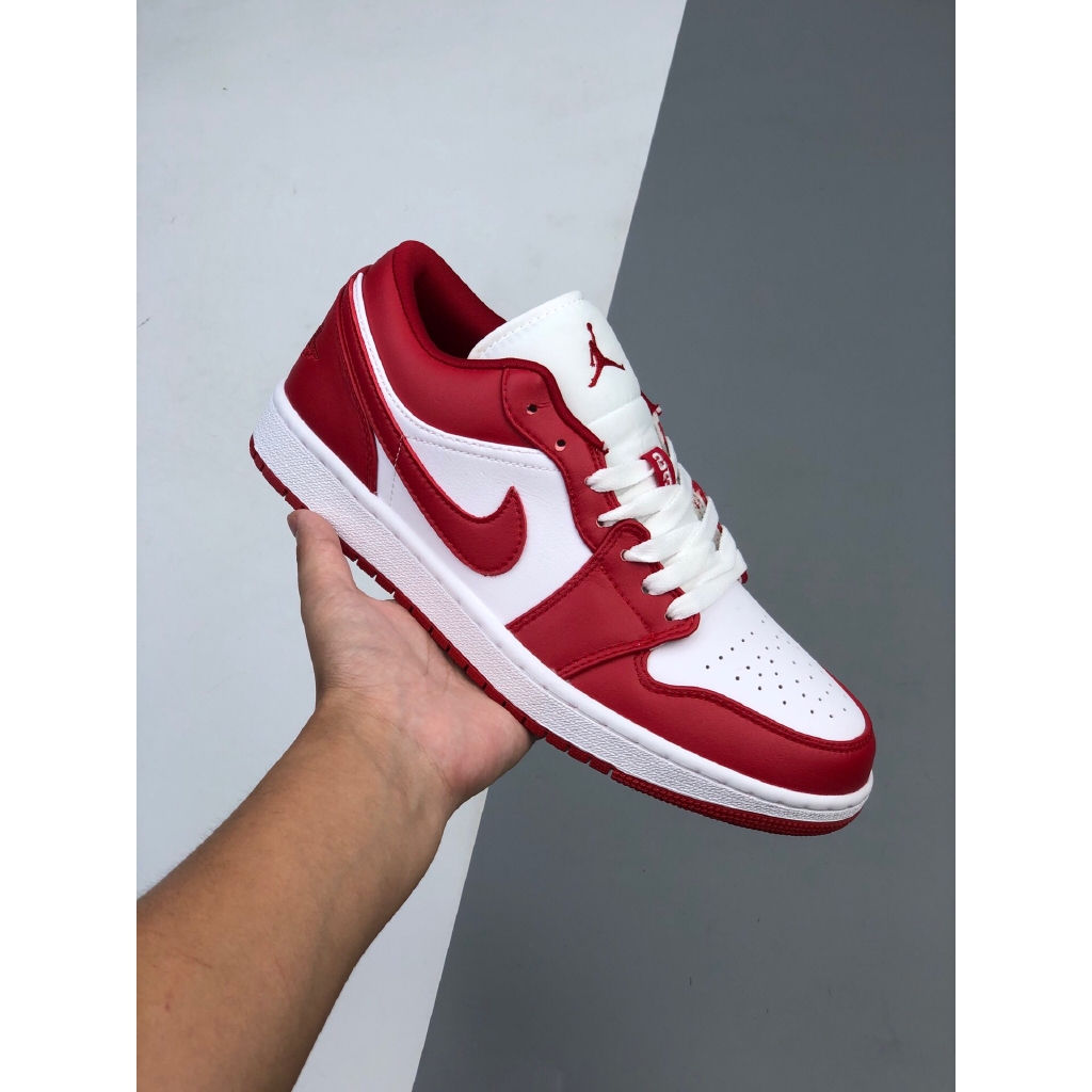 nike red sports shoes