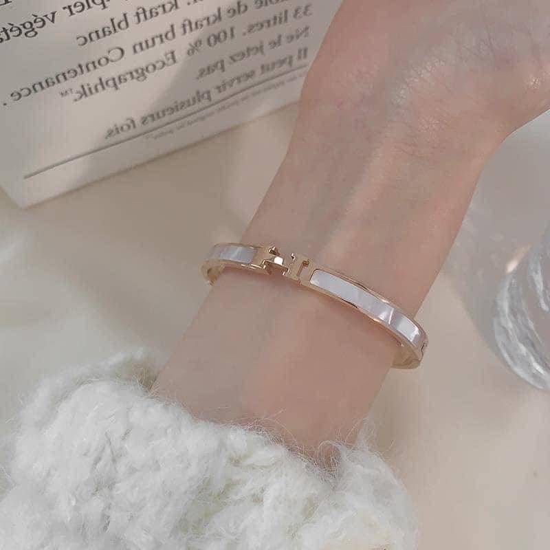Image of Marble Profit Jewelry Hermes Wrist Bracelet Pink Gold Housing Decorated With Elegant It Is Good. #3