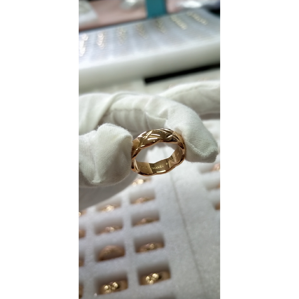 Coco Crush Ring Quilted Motif Ring In 18k Yellow Gold Shopee Singapore