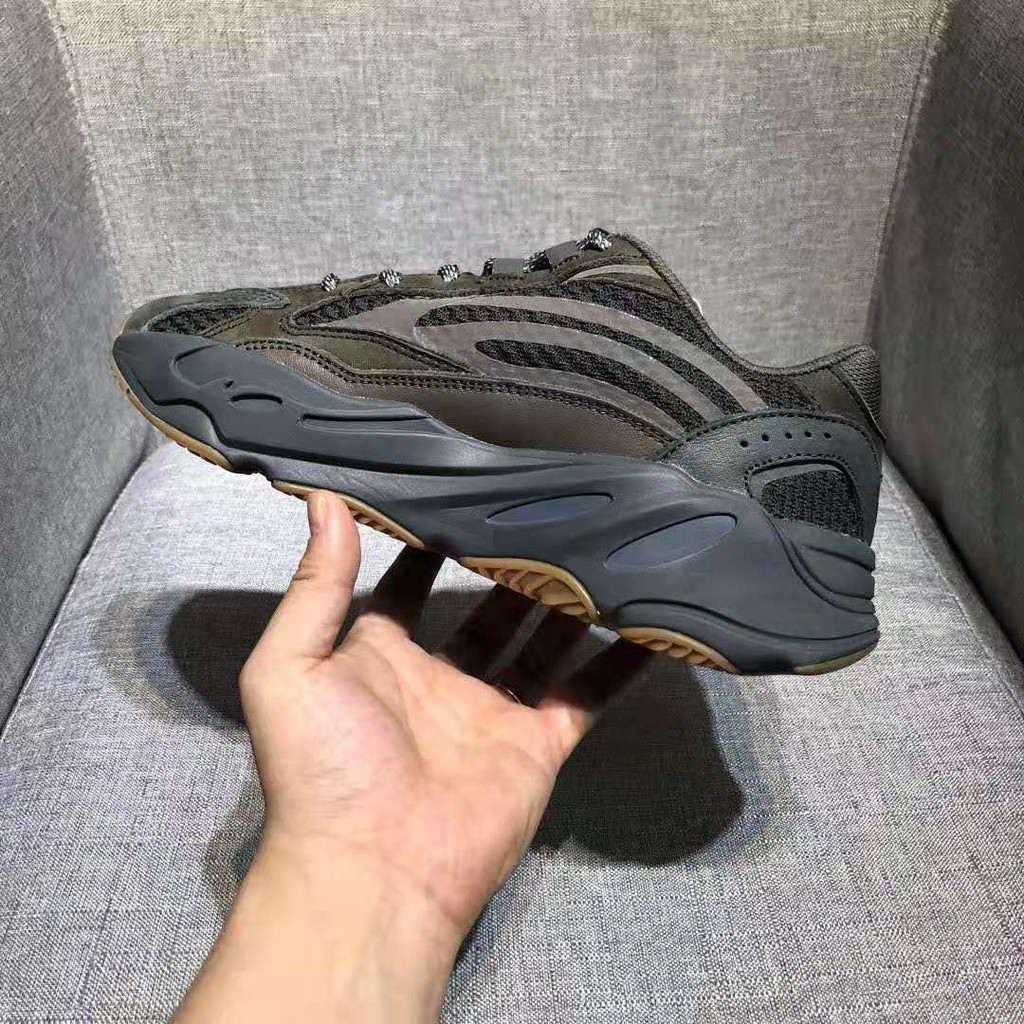 yeezy 700 shopee