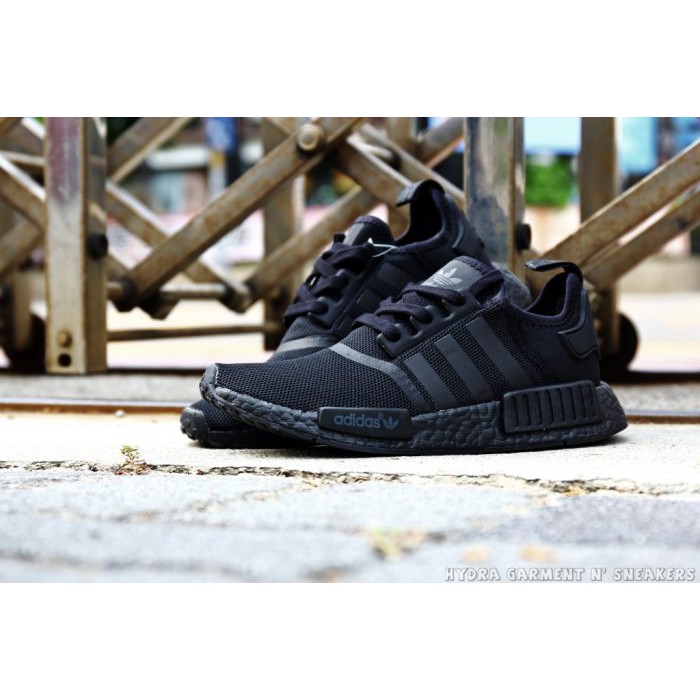 nmd r1 black boost