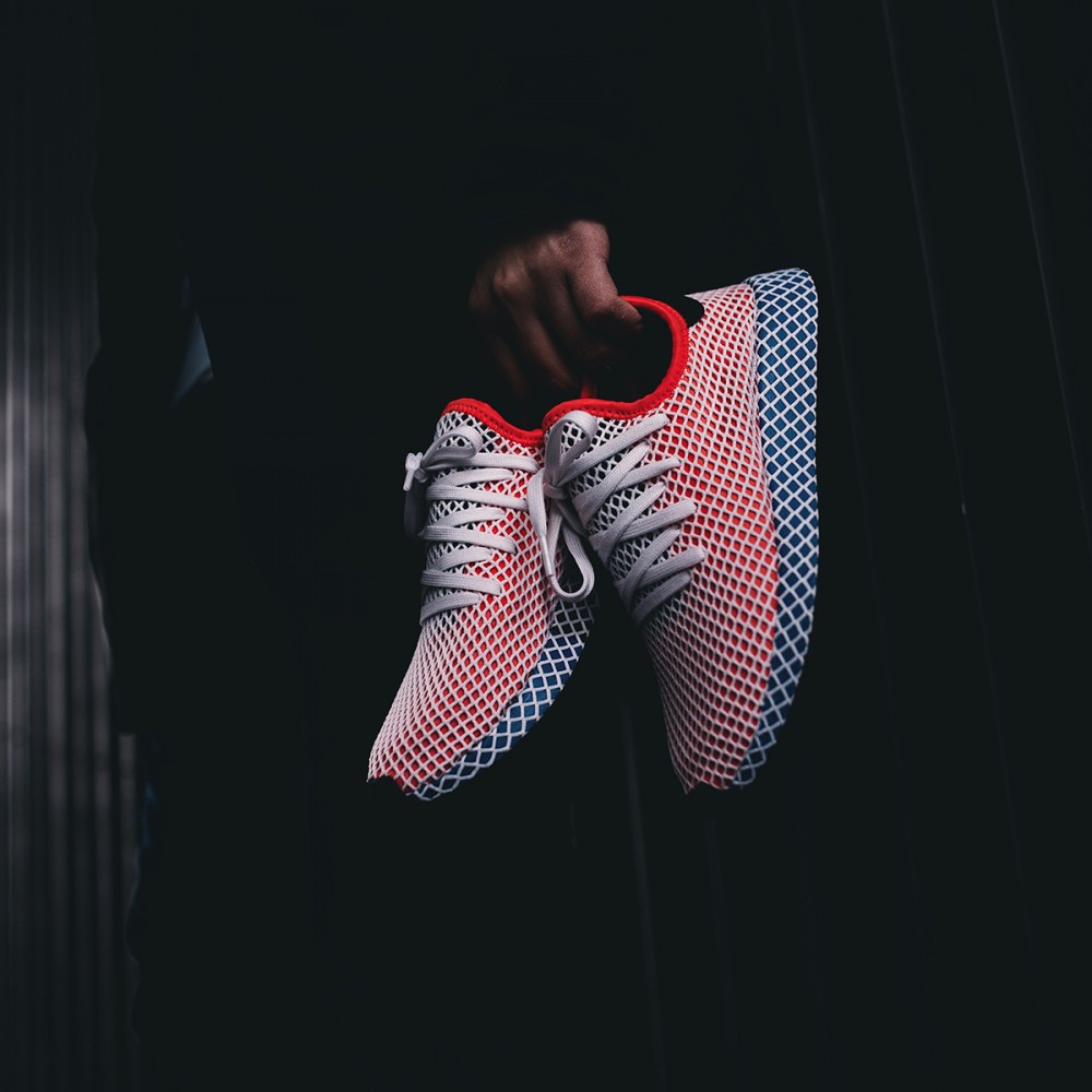 deerupt runner red blue
