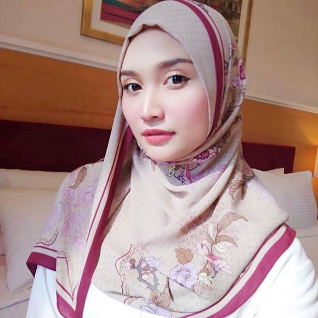 Ariani Cik Siti Wan Kembang Shawl Shopee Singapore