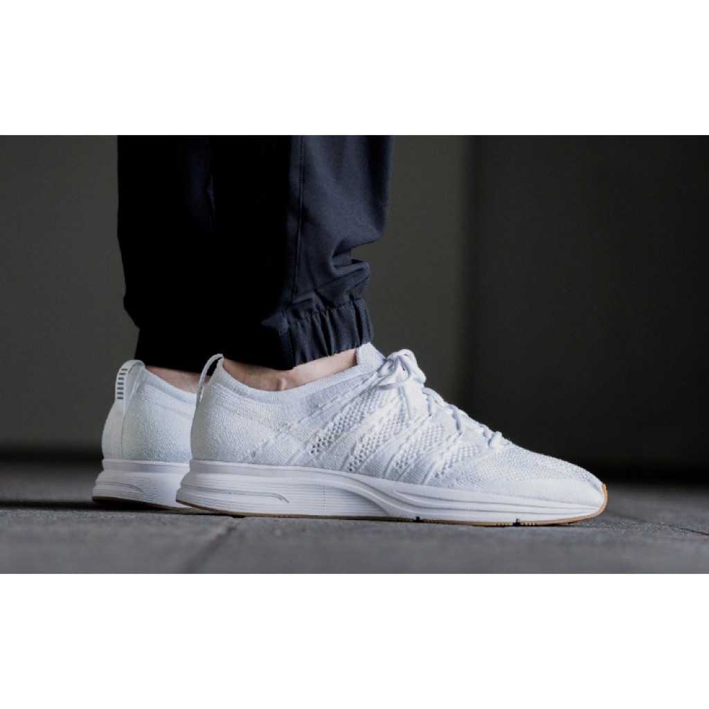 white nike flyknit shoes