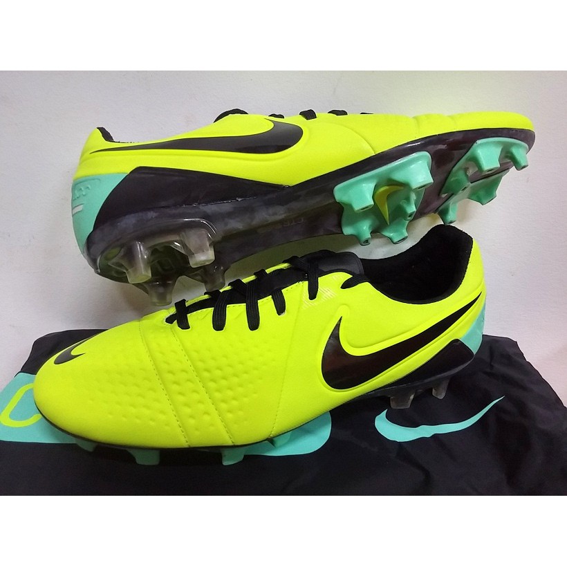 football cleats 7.5