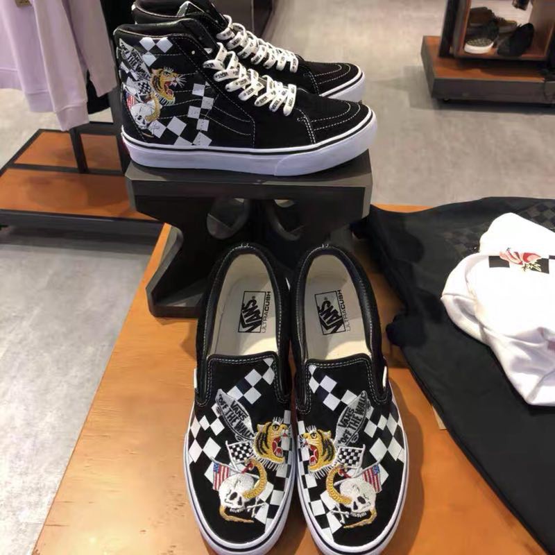 ready stock】Metallica x Vans Classic Slip-On Vans men's shoes vans casual shoes | Shopee Singapore