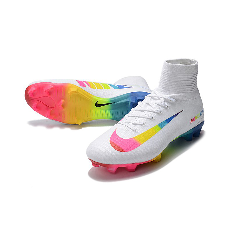 nike football shoes below 2000