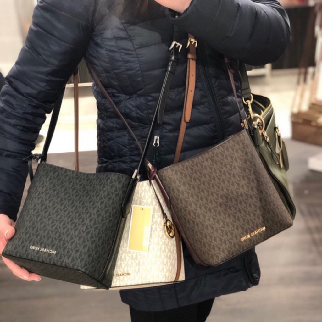 michael kors bucket tote