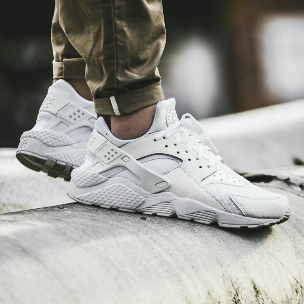 nike huarache triple white