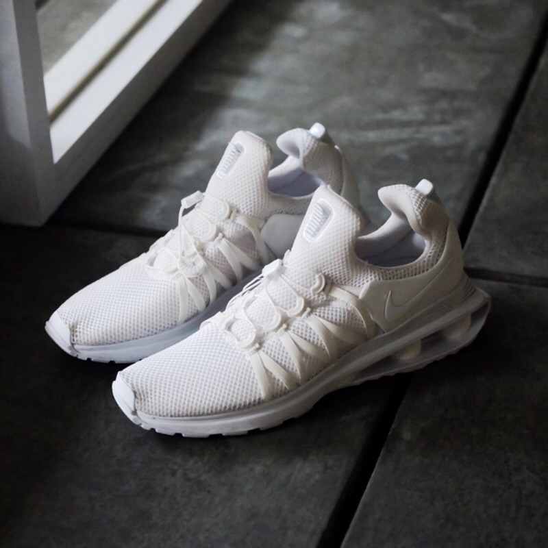 nike shox gravity black white