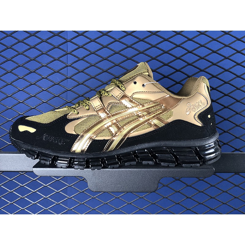 black and gold asics running shoes