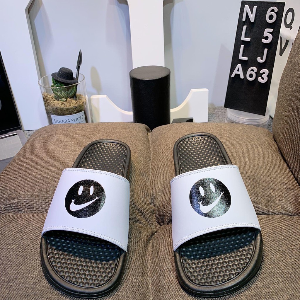 nike benassi smiley