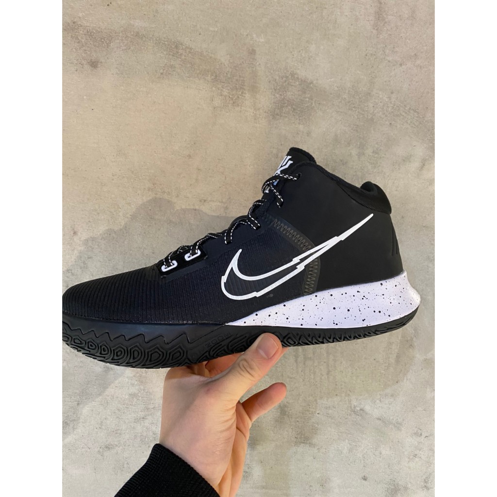 mens kyrie flytrap