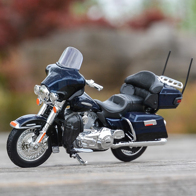 Maisto 1  18  Harley  Davidson 2013 Flhtk Electra Glide Ultra 