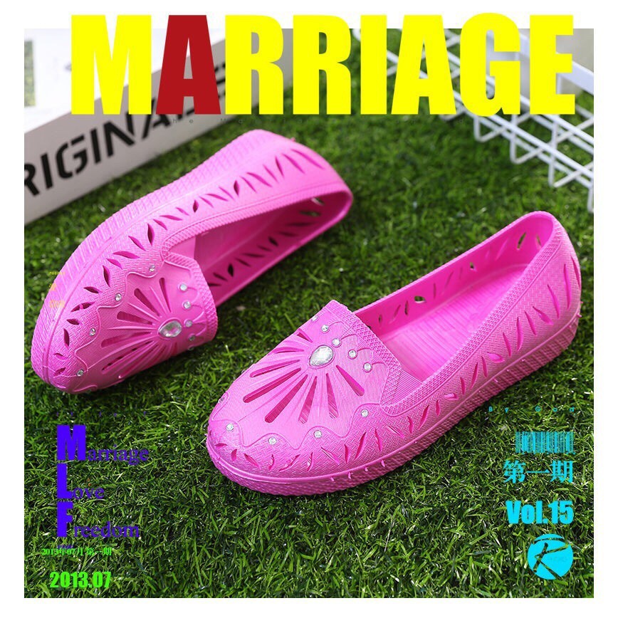 crocs maternity shoes