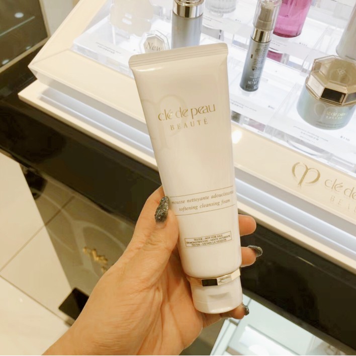 cle de peau gentle cleansing foam