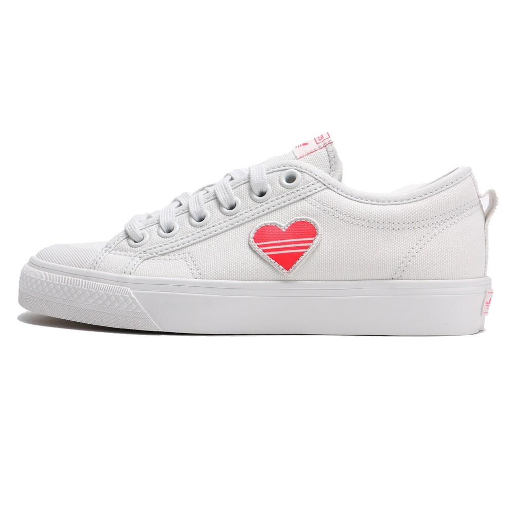 adidas originals nizza trainers in white with pink heart