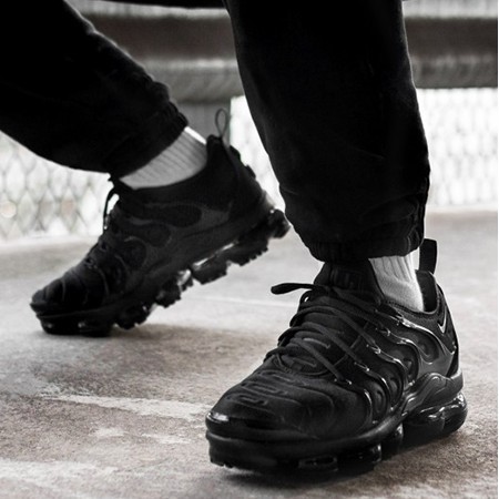 vapormax black panther