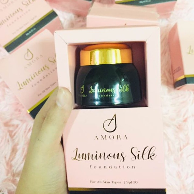 amora luminous silk foundation review
