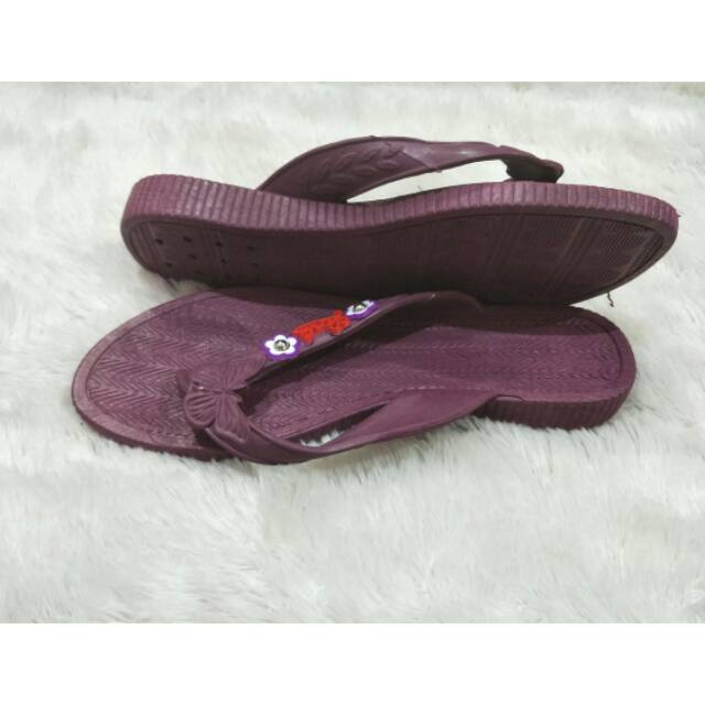 slippery flip flops