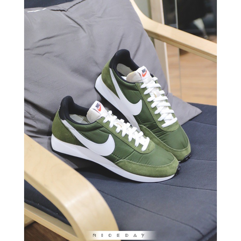 nike tailwind green sneakers