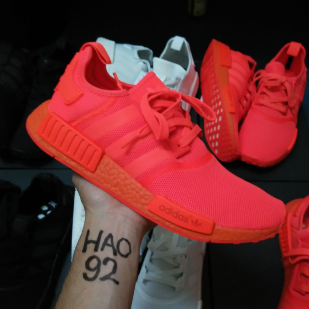 triple red nmd r1