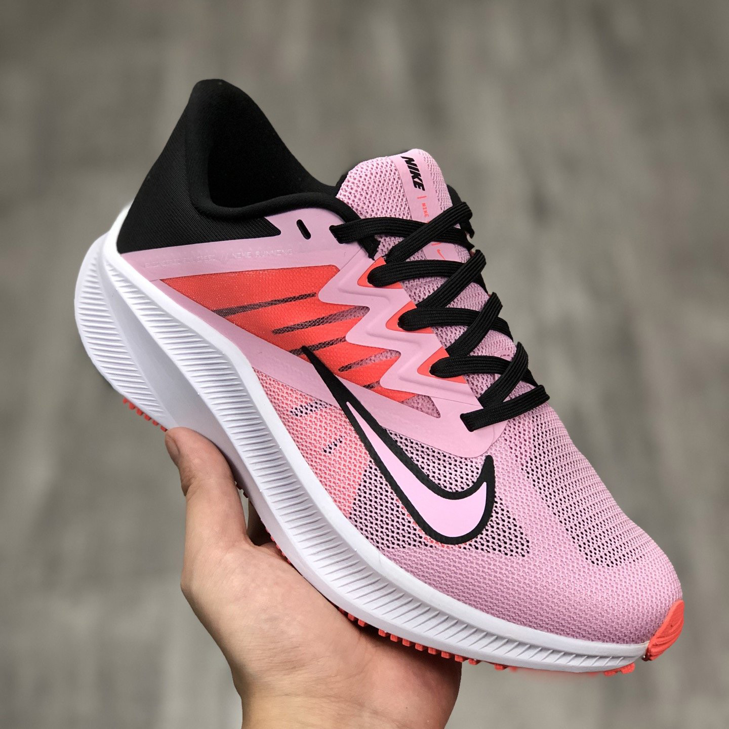 nike lightweight women's running shoes