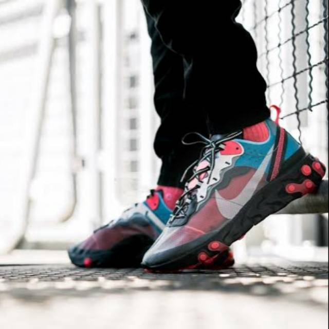 nike react grey red