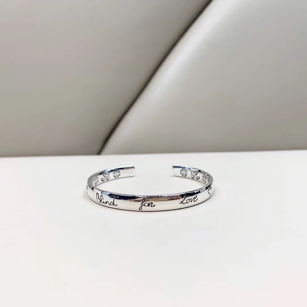 gucci blind for love bangle
