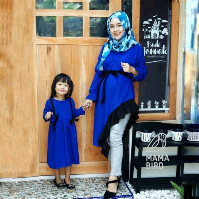 twin dress mother and daughter