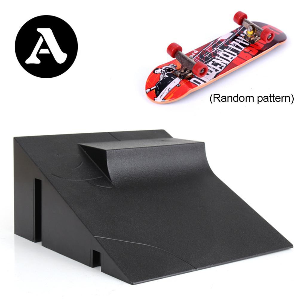 Mini Finger Toy Skateboard Skate Park 