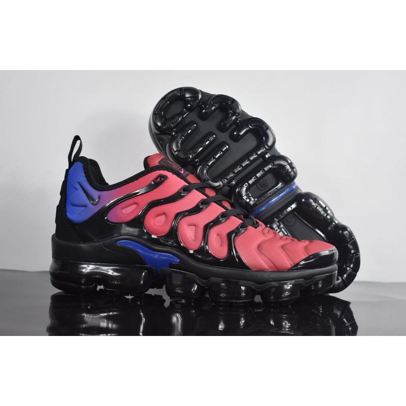 womens all black vapormax plus